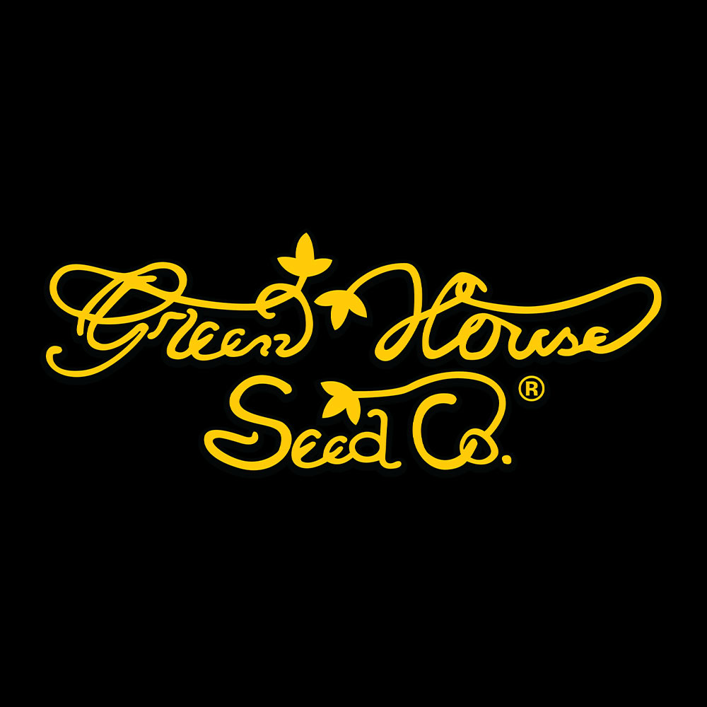 Gelbes Schriftlogo mit der Aufschrift Green House Seed Co. und kleinen Blattmustern vor schwarzem Hintergrund.