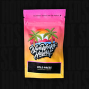 Ein farbenfroher Beutel mit Cold Press von Nine Weeks Harvest mit Palmen, Sonnenuntergang und Papaya Drip x Runtz-Label.