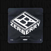 Ein schwarzes Päckchen mit der Aufschrift Zerberry1 von Grounded Genetics zeigt fetten weißen Text, ein geometrisches Logo oben, ZUNAMI X RS11 und 7 PCS unten, plus ein kleines weibliches Symbol unten rechts, das entspannende Vibes suggeriert.